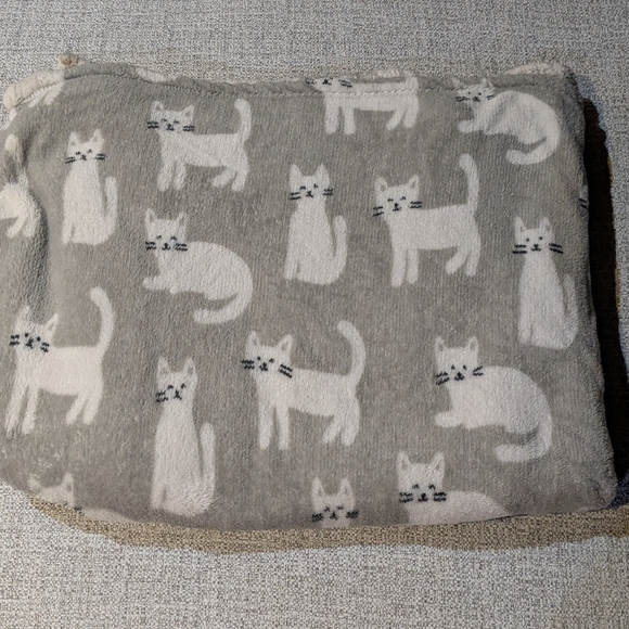 /ᐠ - ˕ -マ - Picture 1 of 1